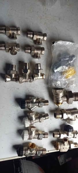 Corps de vanne therm.et tés réglages. 1 €, Bricolage & Construction, Chauffage & Radiateurs, Neuf, Radiateur, Enlèvement