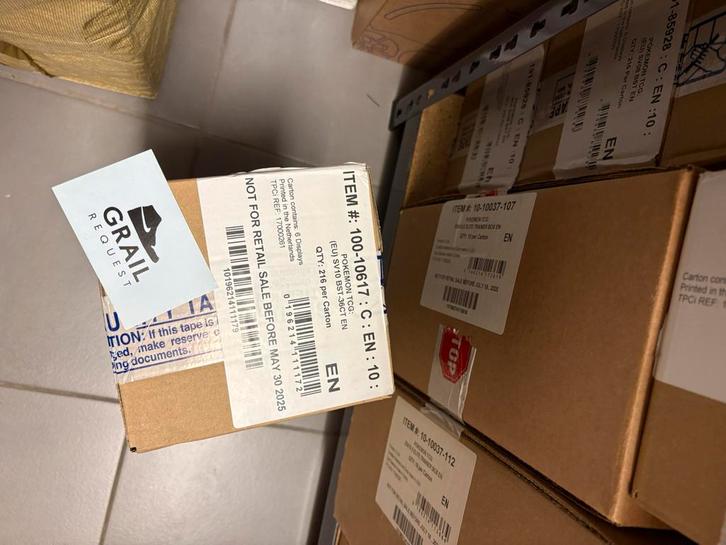 Pokemon Destined Rivals Booster box case, Hobby en Vrije tijd, Verzamelkaartspellen | Pokémon, Nieuw, Booster, Ophalen of Verzenden