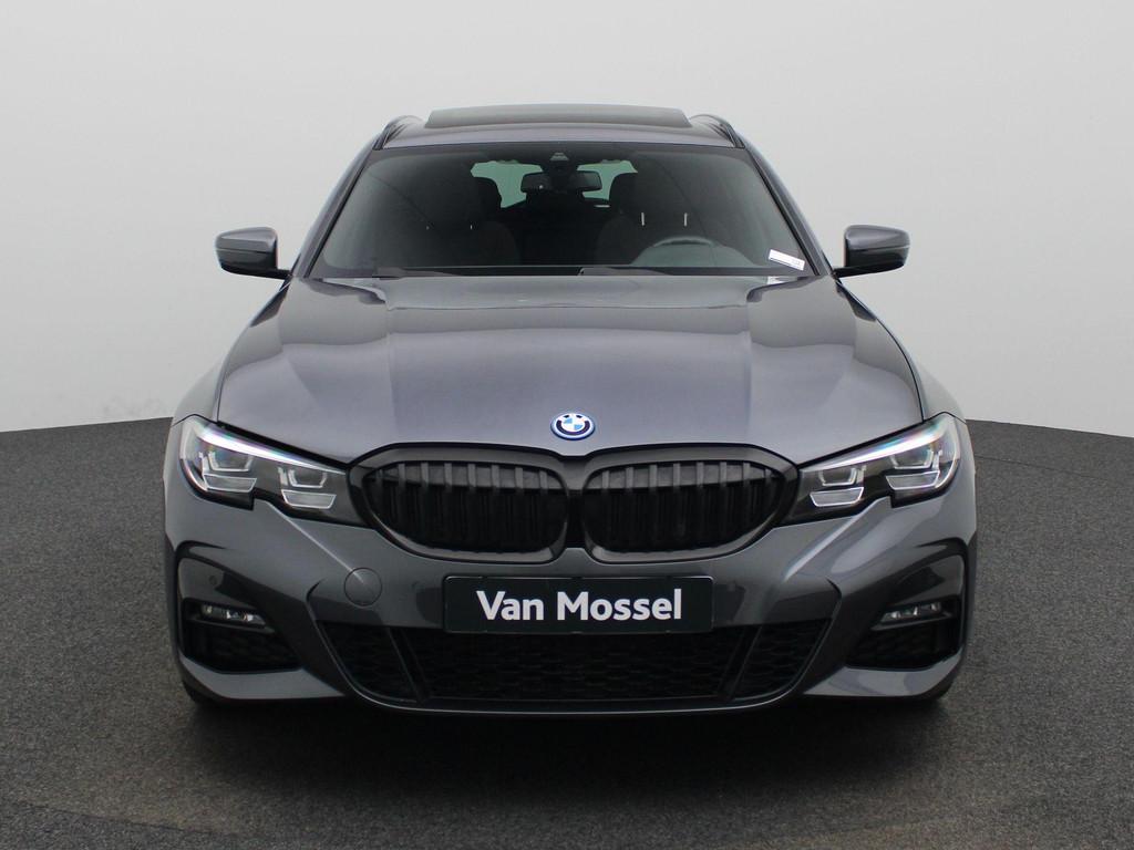 BMW 3 Reeks Touring 320 e M-PACK | PANODAK | TREKHAAK, Auto's, BMW, Gebruikt, Plug-in hybride, 5 deurs, https://public.car-pass.be/vhr/c9e20dcc-4d7e-4be4-8c01-163c1a9022b8
