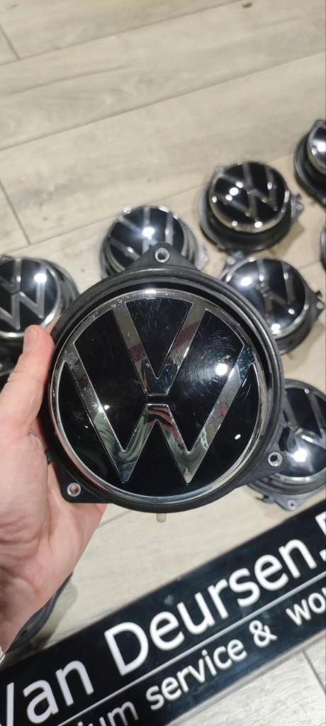 Volkswagen Golf 8, Passat, Polo, T-Roc logo koffer, Auto-onderdelen, Carrosserie, Achterklep, Volkswagen, Gebruikt, Ophalen of Verzenden