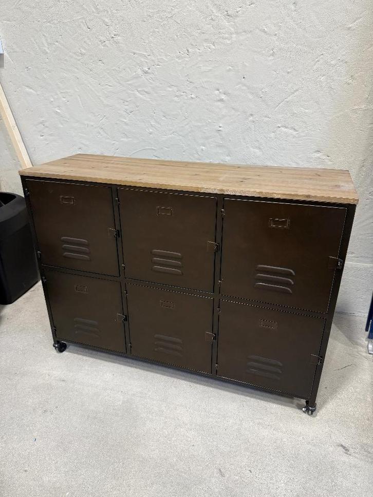 Maisons du Monde Wayne industrieel buffet 6-deurs, Maison & Meubles, Armoires | Buffets, Comme neuf, Moins de 100 cm, 100 à 150 cm