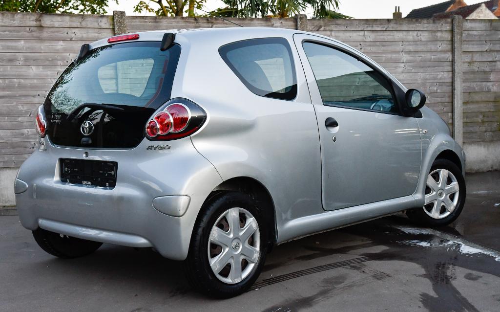 Toyota Aygo 1.0 VVTI * Propre*Garantie*, Autos, 121 g/km, Achat, Boîte manuelle, Entretenue par le concessionnaire