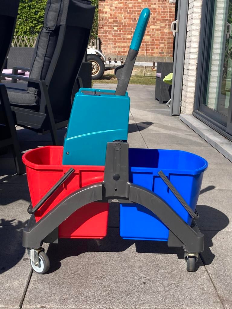 Seau double LEIFHEIT sur roulettes, Maison & Meubles, Produits de nettoyage, Enlèvement, Seau, Bac ou Chariot à balais