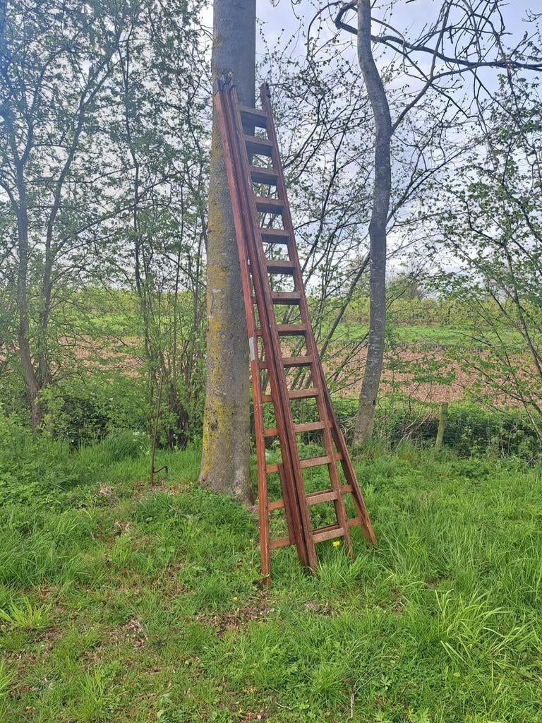 Échelle rétractable ancienne en bois en 3 parties, Enlèvement, Échelle