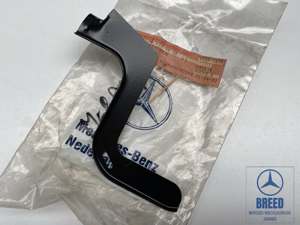 NOS aansluitstuk achterscherm rechts voor Mercedes-Benz W126, -, Nieuw, Ophalen of Verzenden, Bumper