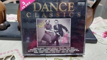 3 CD box, Dance Classics beschikbaar voor biedingen