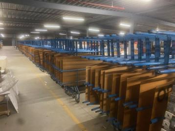 Grote partij als nieuwe tafelkarren & bankstelkarren te koop beschikbaar voor biedingen