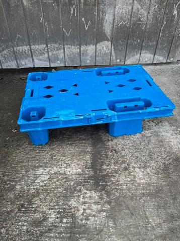 Kunststof kwartpallets beschikbaar voor biedingen