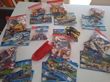 Verzameling LEGO City-sets met handleidingen beschikbaar voor biedingen