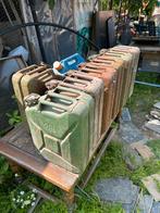 Diverse jerrycans, Ophalen