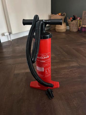 Handpomp voor luchtmatrassen enz. beschikbaar voor biedingen