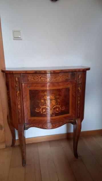 Antieke console  beschikbaar voor biedingen