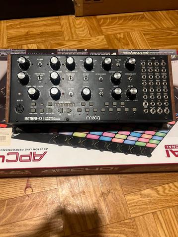 Moog mother 32 , goede staat beschikbaar voor biedingen