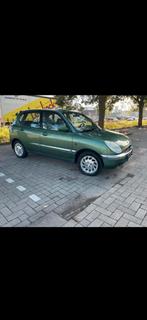 Daihatsu Sirios 1.0 benzine 90.000 km airco, Auto's, 4 deurs, Stof, Zwart, Bruin