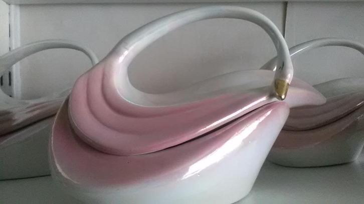 Fijne porseleine bonbonnière in de vorm van een ooievaar, Antiek en Kunst, Antiek | Porselein, Ophalen of Verzenden