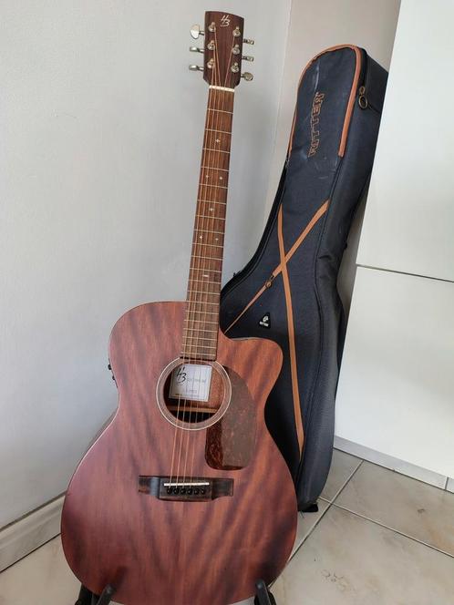 Harley Benton akoestische gitaar + tas+standaard, Muziek en Instrumenten, Snaarinstrumenten | Gitaren | Akoestisch, Zo goed als nieuw