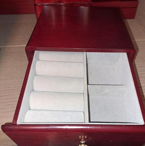 Keuze uit 6 verschillende juwelenkistjes in fineer notelaar, Antiek en Kunst, Curiosa en Brocante, Verzenden
