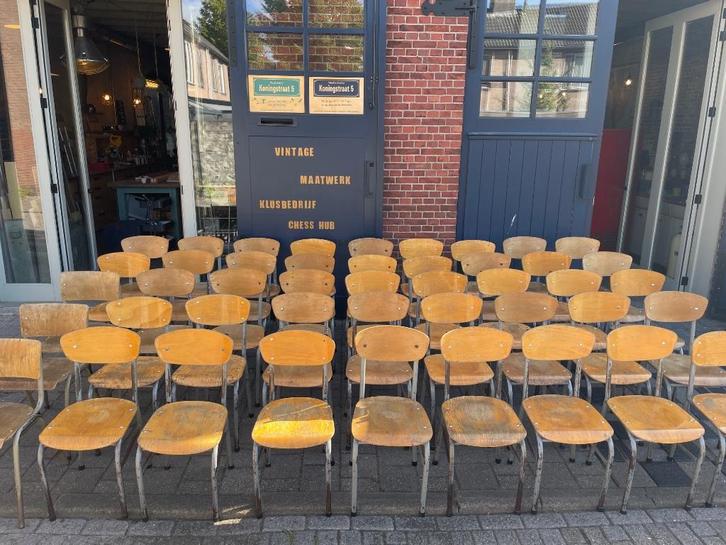 Grote partij (45 stuk) vintage schoolstoelen, horeca, event, Huis en Inrichting, Stoelen, Hout, Metaal, Ophalen
