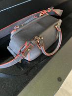 Delvaux handtas, Ophalen