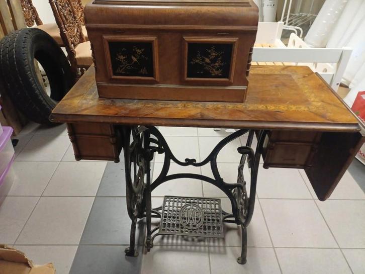 Machine a coudre "vintage"tres bonne état 180 eur, Antiek en Kunst, Antiek | Naaimachines, Ophalen