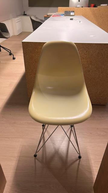 Stoel beschikbaar voor biedingen