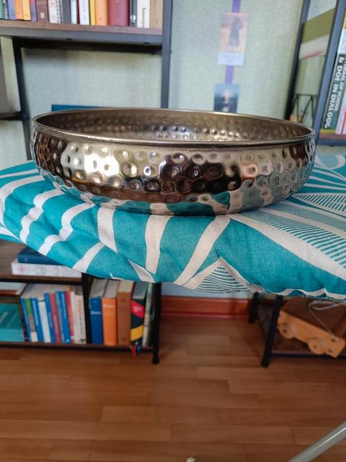Zilveren schaal - 30 cm - gehamerd, Huis en Inrichting, Woonaccessoires | Schalen en Manden, Nieuw, Schaal, Rond, Overige materialen