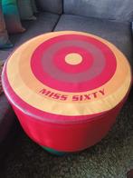 Miss sixty poef (hoogte 32cm-diameter 58cm), Ophalen, Kunststof, 60ties, Rond