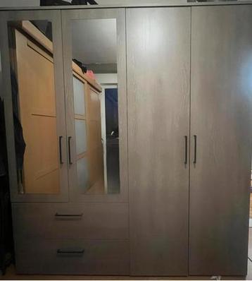 Moderne kledingkast te koop – In zeer goede staat! beschikbaar voor biedingen