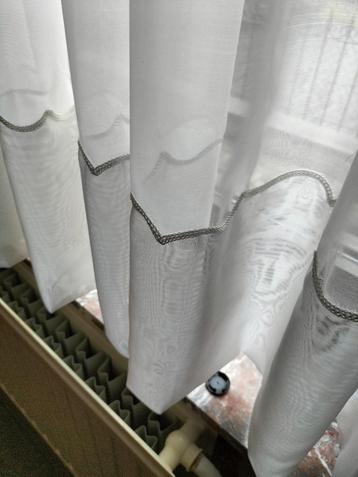 Glasgordijnen  beschikbaar voor biedingen