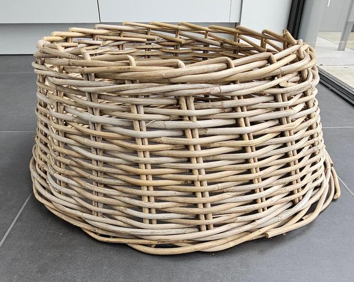 Rotan kerstboommand ( dia 60cm / hoogte 23,5cm ), Diversen, Kerst, Zo goed als nieuw, Ophalen