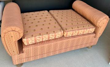 Vintage bank beschikbaar voor biedingen