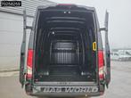 Iveco Daily 35C21 210PK Automaat L2H2 Black Edition Dubbellu, Auto's, Stof, Euro 6, Iveco, Zwart