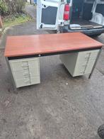 A vendre  bureau mewaf métal avec tiroir, Bureau