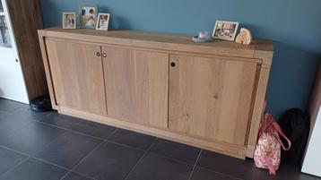 Massief houten meubelset beschikbaar voor biedingen