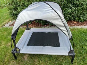hondenbed met dak  beschikbaar voor biedingen