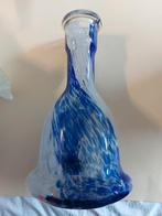Vase transparent ,motif blanc et bleu