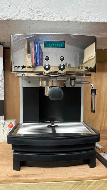 Nespresso Machine a café avec kit de nettoyage, Electroménager, Enlèvement ou Envoi, Comme neuf