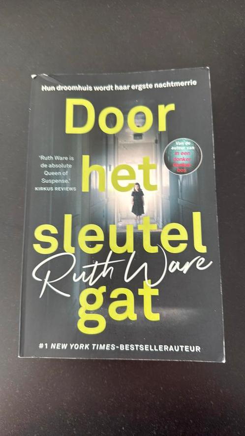Ruth Ware - Door het sleutelgat, Boeken, Thrillers, Zo goed als nieuw, Ophalen of Verzenden