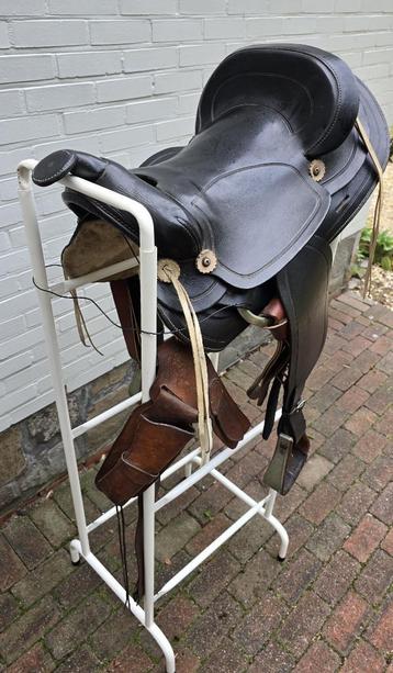 Paardenzadel cowboy zwart beschikbaar voor biedingen