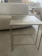 Minotti ‘Leger’ sidetable, Huis en Inrichting, Metaal of Aluminium, Design, 55 tot 75 cm, Zo goed als nieuw