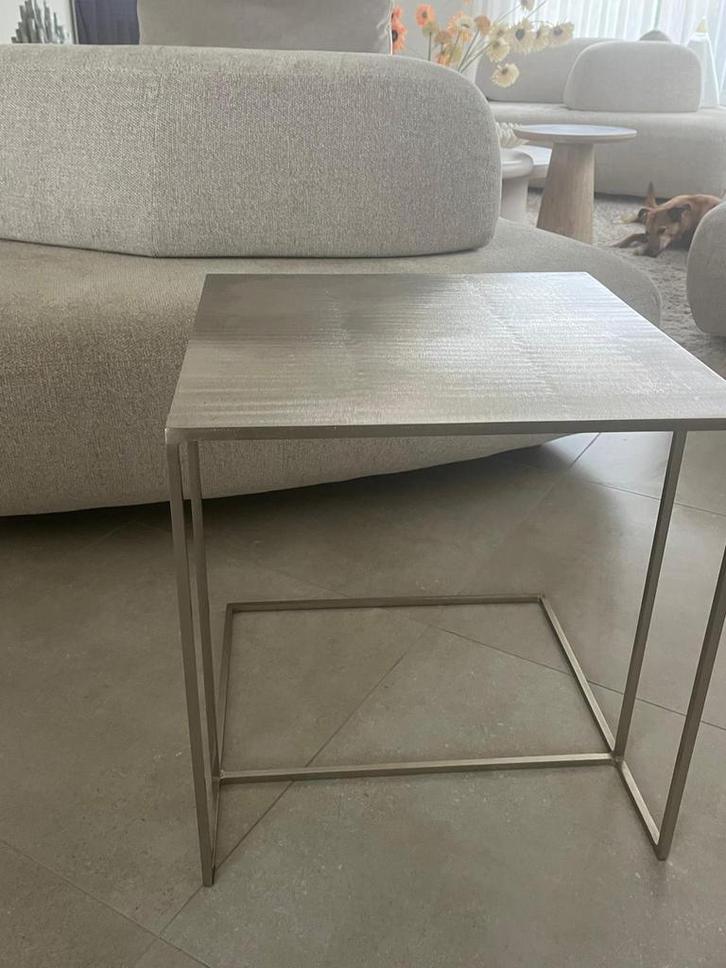 Minotti ‘Leger’ sidetable, Huis en Inrichting, Tafels | Bijzettafels, Zo goed als nieuw, Rechthoekig, 45 tot 60 cm, 55 tot 75 cm