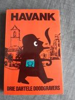 Havank - Drie dartele doodgravers – cover dorp, Boeken, Detectives, Gelezen, Havank, Ophalen of Verzenden