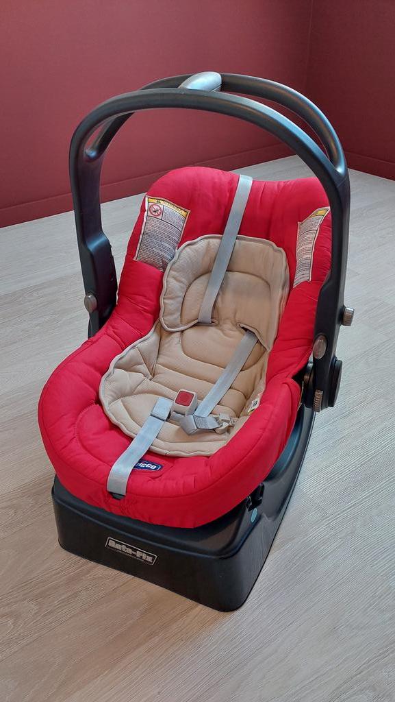 Autostoel baby, merk Chicco, rood, Enfants & Bébés, Sièges auto, Utilisé, Chicco, 0 à 10 kg, Ceinture de sécurité, Enlèvement