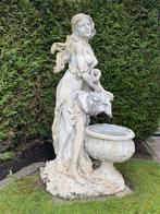 Betonnen tuinbeeld, Dame aan waterbekken (fontein), Tuin en Terras, Beton, Gebruikt, Mensenbeeld, Ophalen