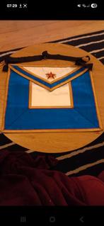 Vrijmetselaarsschort of decor, Ophalen