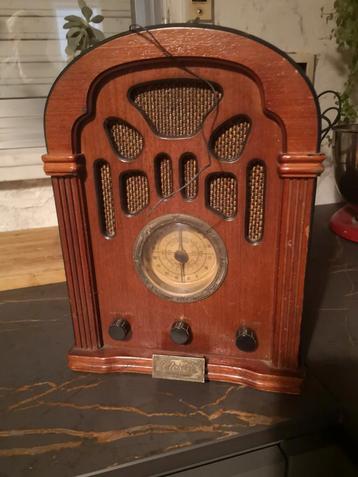 Oude radio cassette  beschikbaar voor biedingen