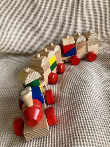 Houten trein beschikbaar voor biedingen