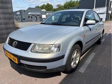 Volkswagen - Passat - 1.6 Trendline - Car beschikbaar voor biedingen