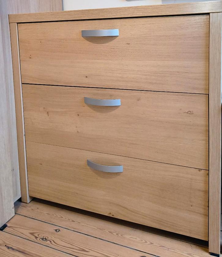 Garde robe 2 portes et commode 3 tiroirs, Maison & Meubles, Armoires | Commodes, Utilisé, 200 cm ou plus, 100 à 150 cm, 50 à 75 cm