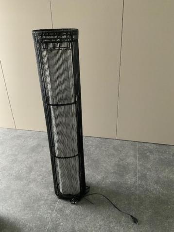Vloerlamp beschikbaar voor biedingen